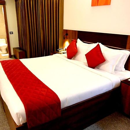 Hotel Thamburu International Thiruvananthapuram Luaran gambar