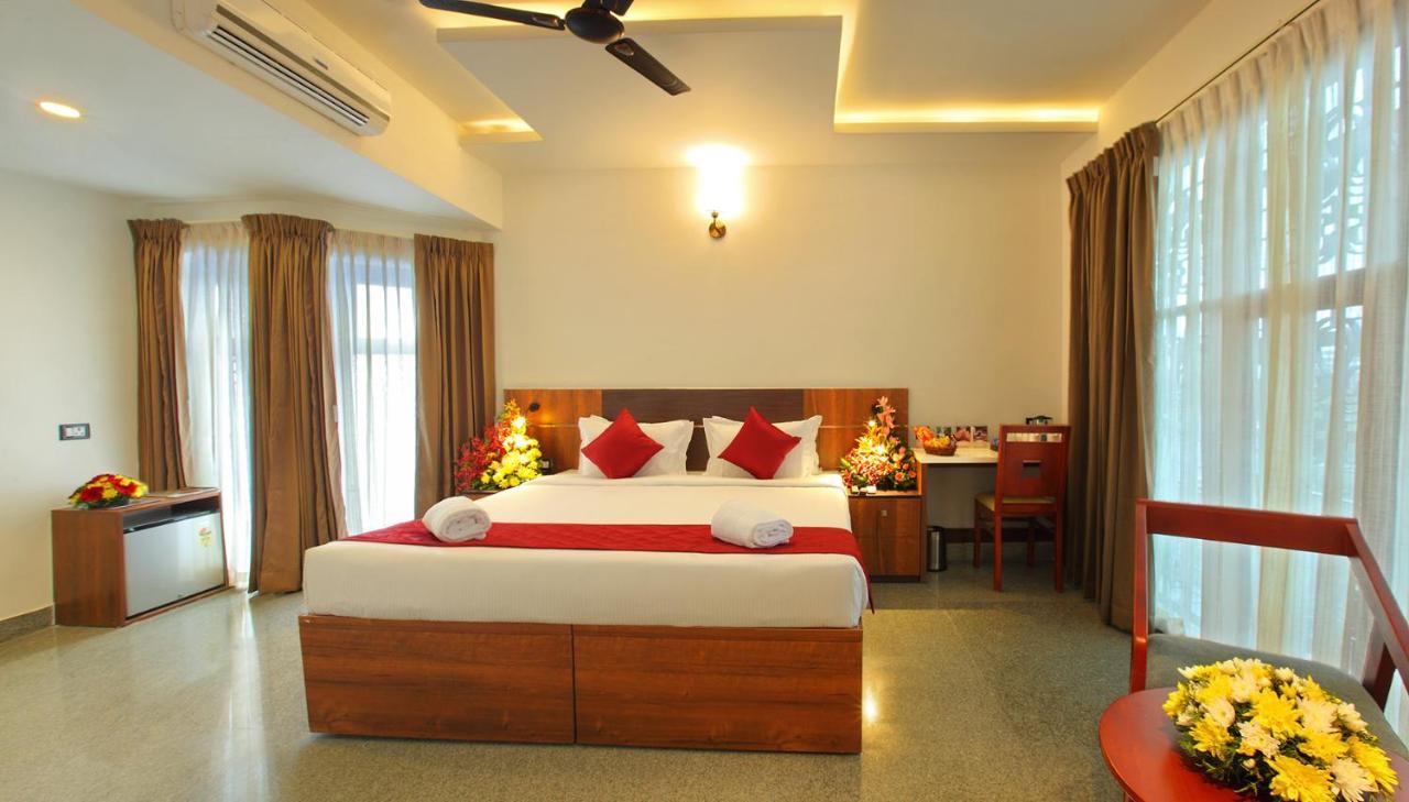 Hotel Thamburu International Thiruvananthapuram Luaran gambar